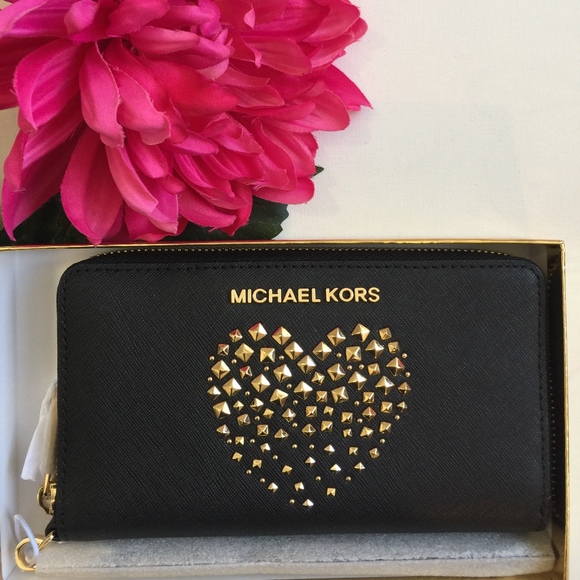 michael kors Handbags - Authentic Michael Kors Multifunction Wallet